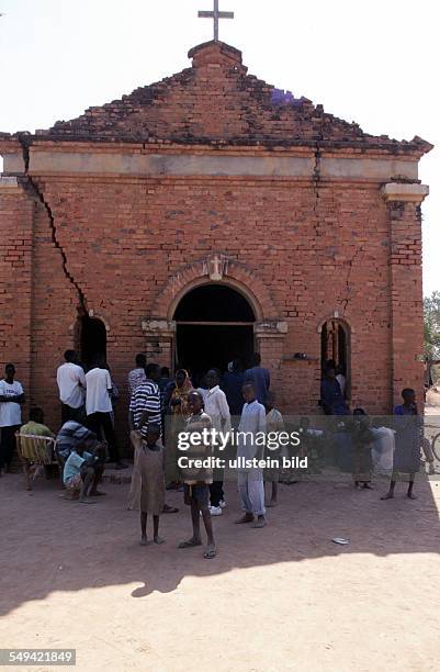 Sudan, 2000: the Catholic church of Father William in Wanjok.