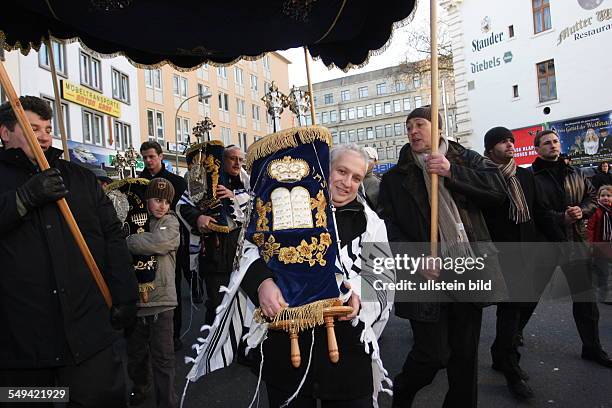 Germany, Bochum: The symbolic transportation of three Thora rolls from the former place of the synagogue in the town centre to the new synagogue at...