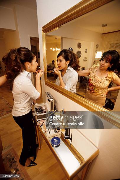 Germany, Dortmund, 06.2002: Turkish Nights in the Ruhr Area.- The Turkish A-levels school leaver Ayca is styling herself for the evening in the...