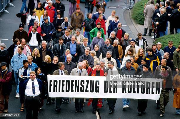 Germany, Essen: Reaction after he terrorist attack in the USA.- Carnival of cultures; peace parade of the cultures with personalities of politics and...