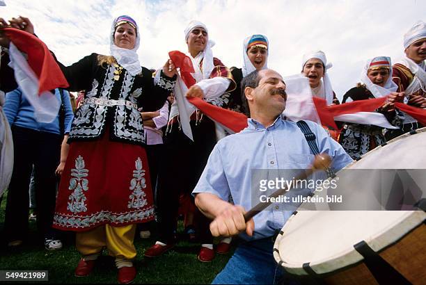 Germany, Dortmund: Turkish Nights in the Ruhr Area, Westfalenpark.- Initiative tolerance, multicultural festival; Tuerkish folklore group, Hatice...