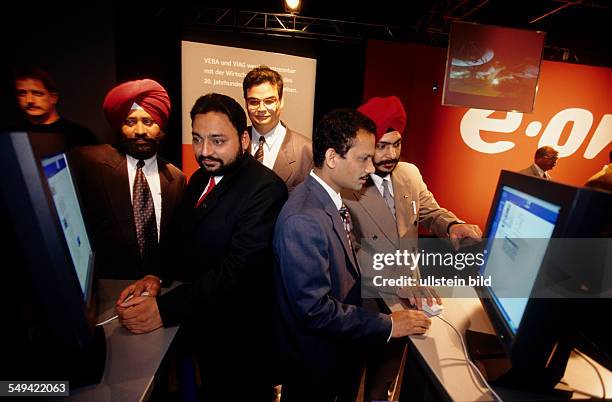 Germany, Essen: Grugahalle.- General meeting of the VEBA AG. Future Indian power station engineers at the information stand. They are at the VEBA AG...