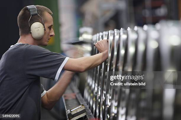 Germany, Bochum: Wheelset producer "Bochumer Verein für Verkehrstechnik". Worker with ear protectors