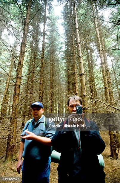 Germany, Swabian Alb, 01.-: Team Craft, Manager Survival Training.- Manager of Carl Zeiss, Daimler Chrysler, Weigle furniture workshops; only with a...