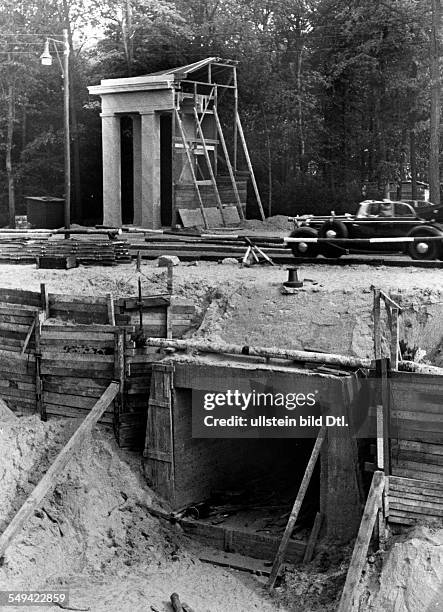 Germany Free State Prussia Berlin Berlin Reorganisation of Berlin: construction of a tunnel at the Grosser Stern - ca. 1937 - Photographer: Heinz...