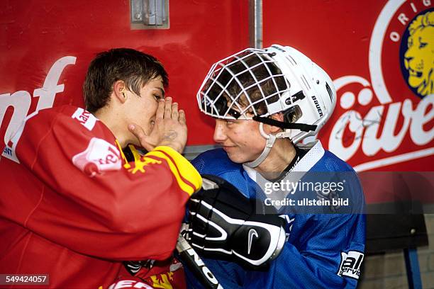 Germany: Free time.- Young persons playing ice hockey.