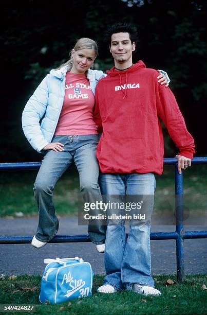 Germany: Free time.- Portrait of two young persons; a woman and a man.