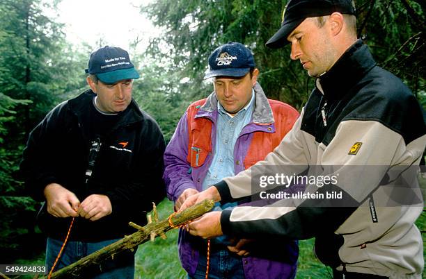 Germany, Swabian Alb: Team Craft, Manager Survival Training.- Manager of Carl Zeiss, Daimler Chrysler, Weigle furniture workshops; knot exercises...