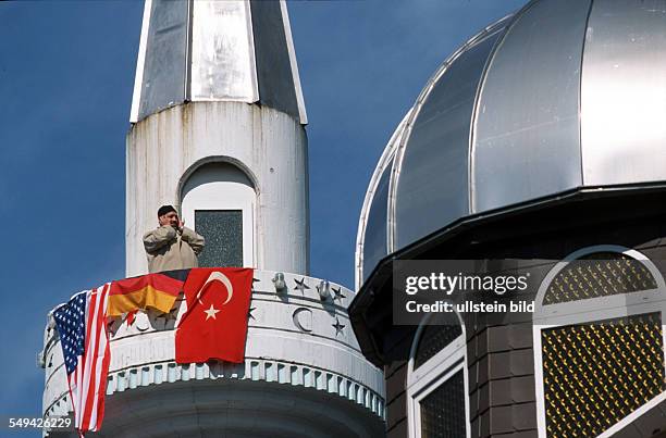 Germany, 18. 09. 2001: Reactions to the terrorists attacks on the Pentagon and the World Trade Center. The American, German and Turkish flag at the...