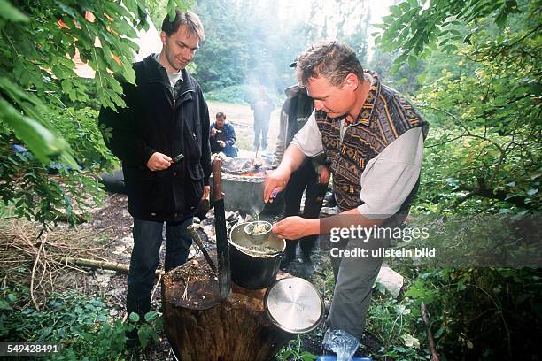 Germany, Swabian Alb: Team Craft, Manager Survival Training.- Lawyers and managers of Daimler Chrysler, Carl Zeiss, Weigle furniture workshops;...