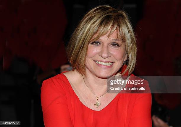 Marie Roes Mary Roos Sängerin Photos and Premium High Res Pictures - Getty Images