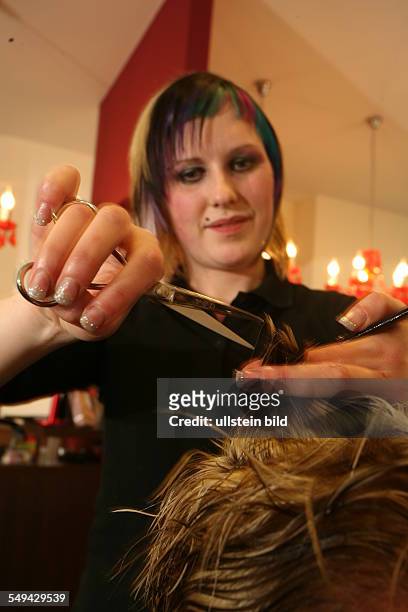 Germany, Luenen: La Exotica, a hairdresser's shop. La Exotica, Inh. Derya Kaya, darf dieses Foto Honorarfrei fuer eigenwerbung benutzen. In...