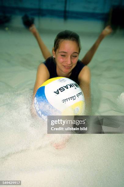 Germany: Free time.- Young woman doing sports; indoor beachvolleyball.