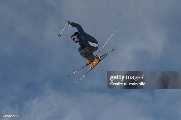 Germany: Free time.- Winter holidays at the Zugspitze; skiing.