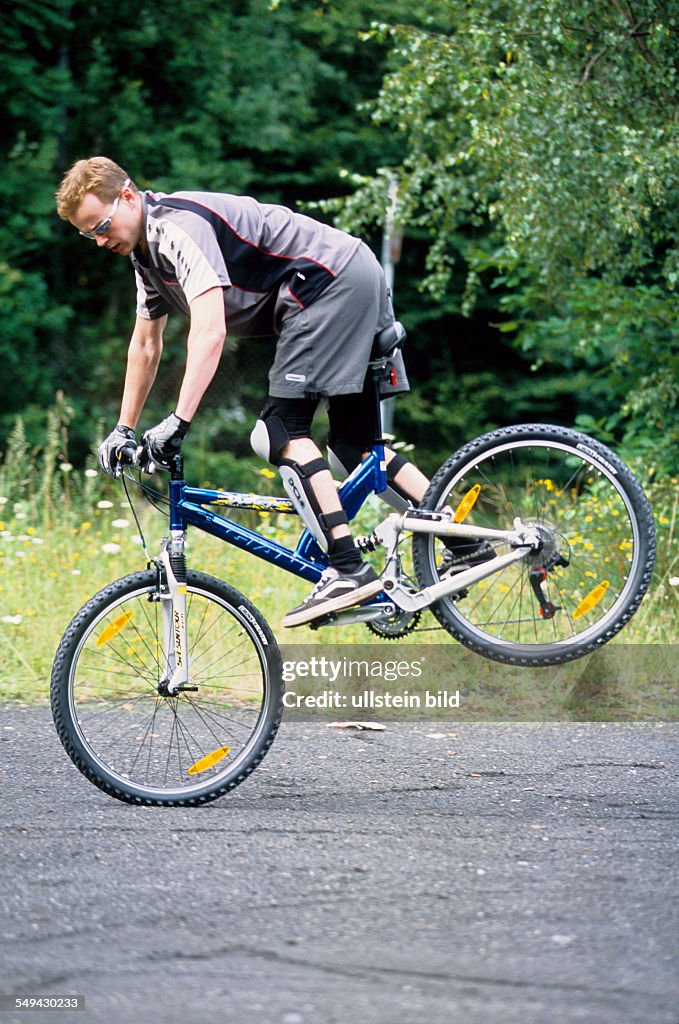 DEU, Germany: Free time.- Riding a mountainbike.