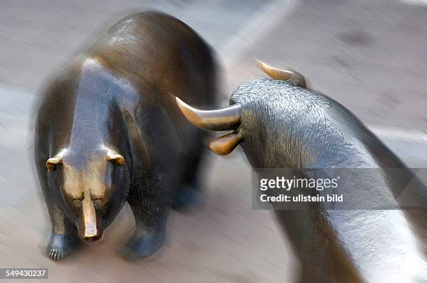 The sculptures of bull and bear in front of the stock exchange at Frankfurt