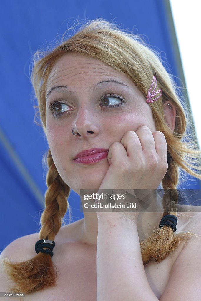 DEU, Germany: Free time.- Portrait of a young woman.