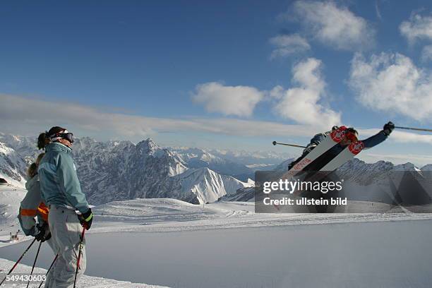 Germany: Free time.- Winter holidays at the Zugspitze; skiing.