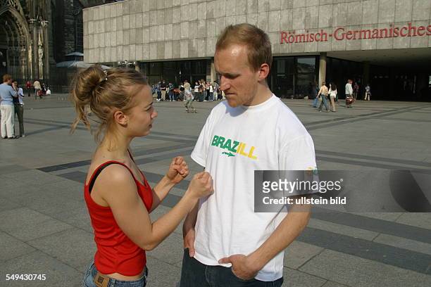 Germany, Cologne: Free time.- Discussion between a young woman and a young man.