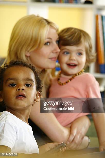 Germany, Essen, Mother and two babies.