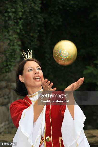 Germany, Fairytales of the brothers Grimm.- Dressed up actress during a performance.