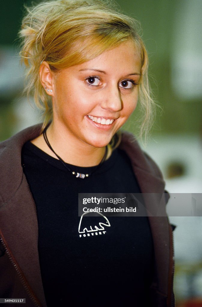 DEU, Germany: Free time.- Portrait of a young woman.