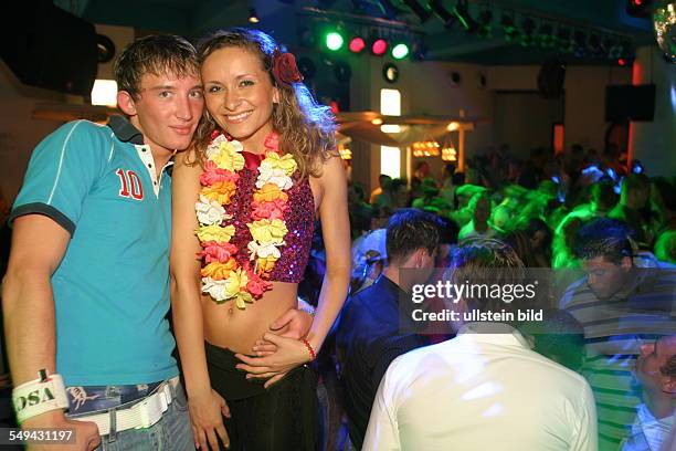 Germany: Young persons at nightlife.- Portrait of a guest and a hostess.