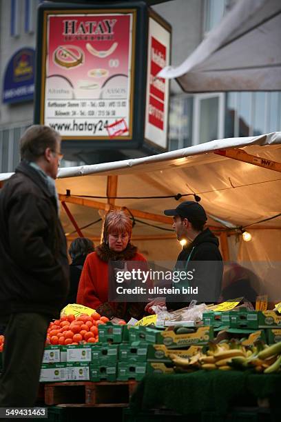 Germany, Berlin, Market place in Neukoelln.