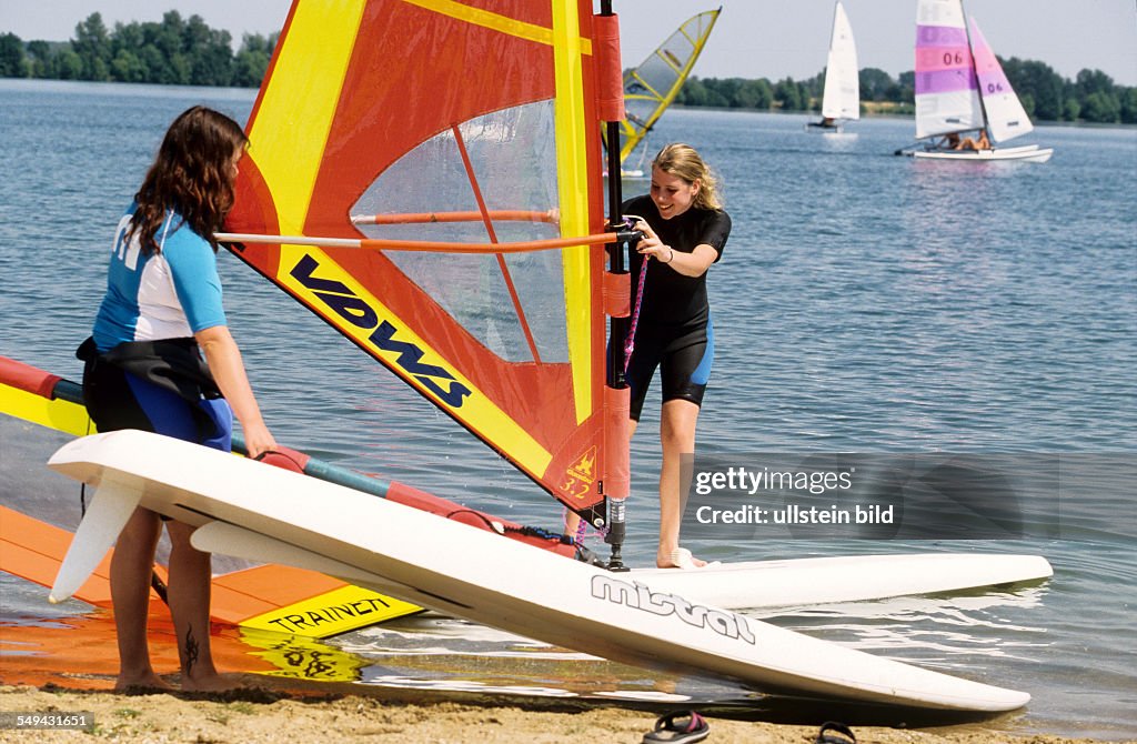 DEU, Germany: Free time.- Young persons surfing.