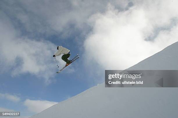 Germany: Free time.- Winter holidays at the Zugspitze; skiing.