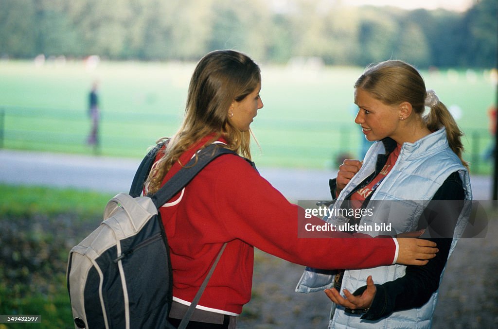 DEU, Germany: Free time.- Two young women talking.