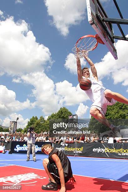 Germany, Munic: Opel-Challenge-Munic. - Look at a basketball field during a match.