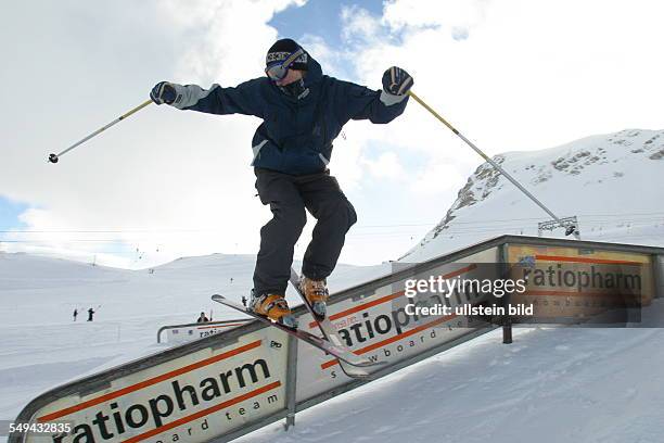 Germany: Free time.- Winter holidays at the Zugspitze; skiing.