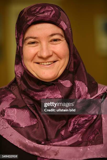 Germany, Duisburg - Marxloh: Zehra Yilmaz of the DITIB meeting place Duisburg - Marxloh e.V.. Womens aid and interreligious dialogue; Zehra has...