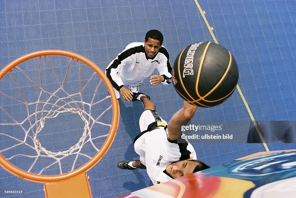 DEU, Germany, Cologne: Opel-Challenge-Final. - Look from above at the basket, players and the field.
