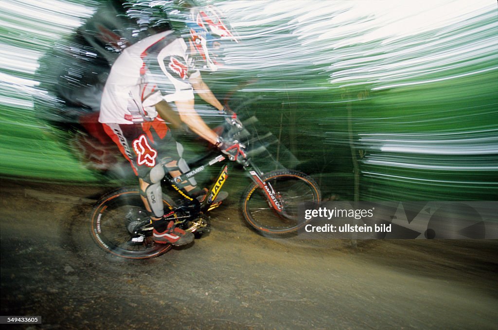 DEU, Germany: Free time.- Cyclists in the wood.