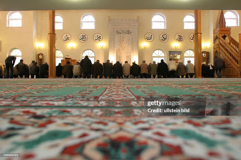 DEU, Germany, Marl, prayer in the mosque