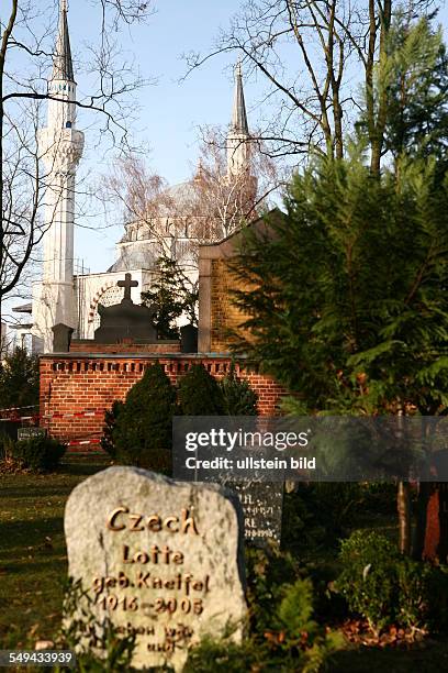 Germany, Berlin, Grave at the islamic cemetery Columbiadamm 128th, private country cemetery Columbiadamm with a place for Islamic burials and a...