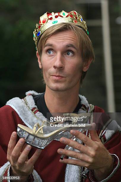 Germany, Fairytales of the brothers Grimm.- Dressed up actor during a performance.
