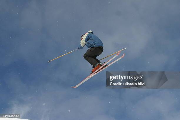 Germany: Free time.- Winter holidays at the Zugspitze; skiing.