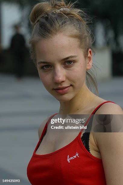 Germany, Cologne: Youth in their free time.- Portrait of a young woman.