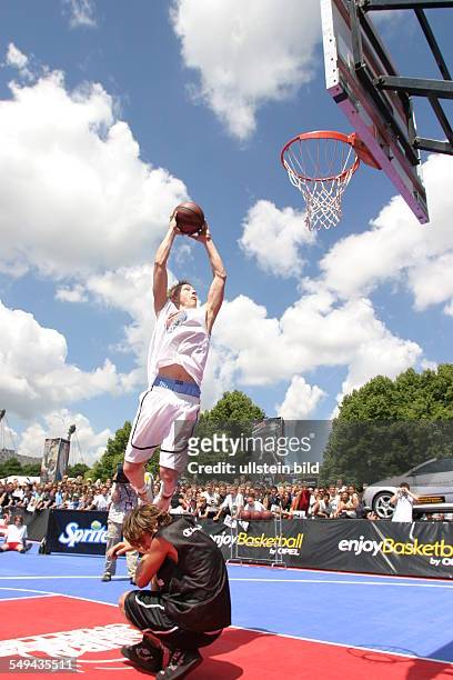 Germany, Munic: Opel-Challenge-Munic. - Look at a basketball field during a match.