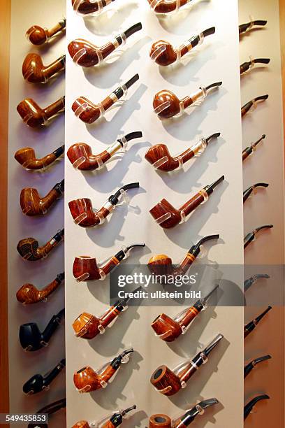 Germany, Grevenbroich,: Tabak-Boerse.- Look at a selection of pipes. , ,