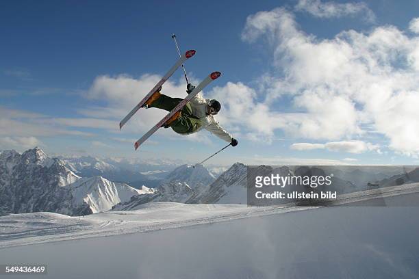 Germany: Free time.- Winter holidays at the Zugspitze; skiing.