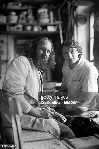 Lang, Anton - Actor, Artist, Deutschland *1875-1938+ Portrait - ca. 1922 - Photographer: Philipp Kester - Published by: 'Vossische Zeitung' 1/1922...