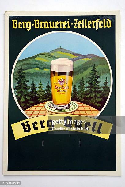 Pappschild mit Werbung für die Biermarke "Bergquell" der Berg-Brauerei Zellerfeld