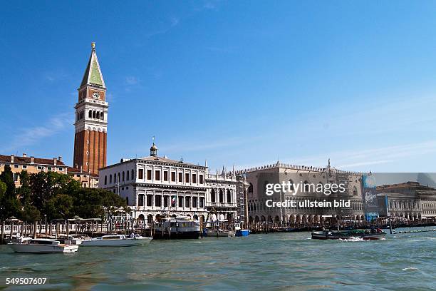 Venedig in Italien. Canal Grande mit Campanile und Dogenpalast