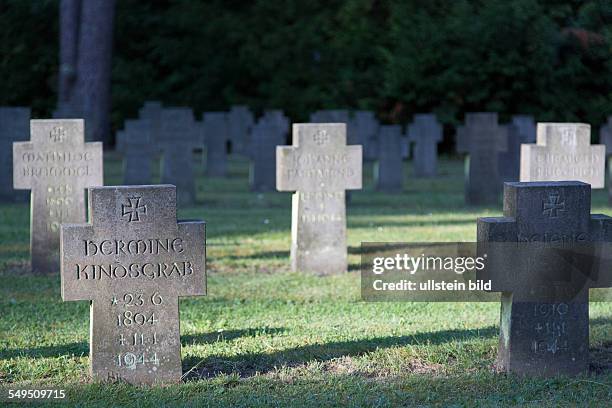 Gräber für die Opfer der Luftangriffe im Zweiten Wewltkrieg auf dem Sennefriedhof in Bielefeld