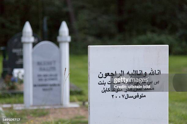 Moslemische Gräber auf dem ansonsten christlichen Sennefriedhof in Bielefeld