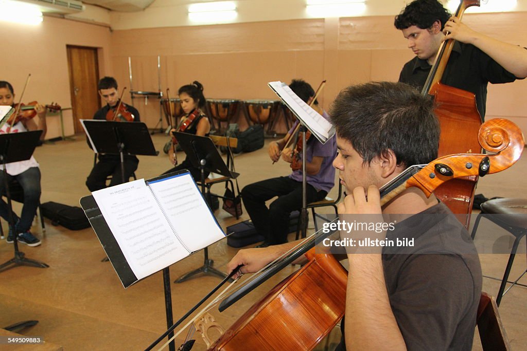 Paraguay: project Don Bosco Roga symphonic orchester